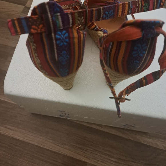 Womanswear - Picture 7 of 8